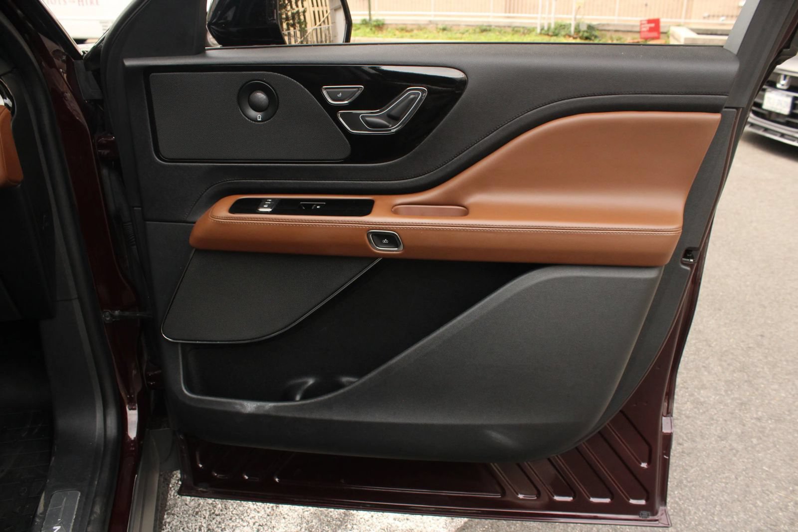 Used 2023 Lincoln Aviator Reserve w/ Equipment Group 201A AWD/4WD image 29