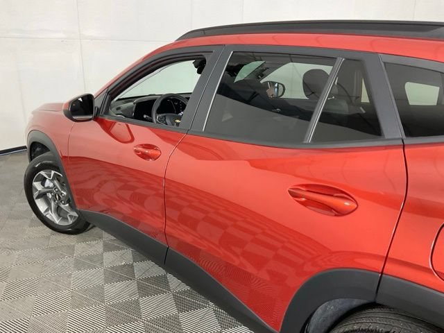 Used 2024 Chevrolet Trax LT w/ Driver Confidence Package FWD image 40