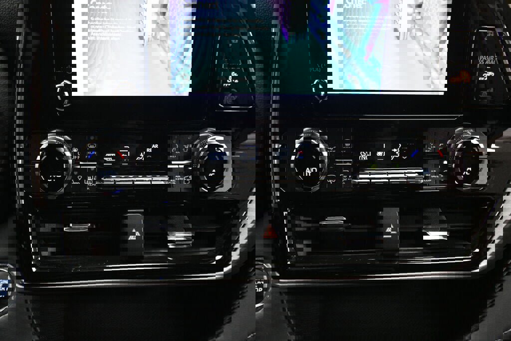 Certified 2023 Toyota Highlander L image 14