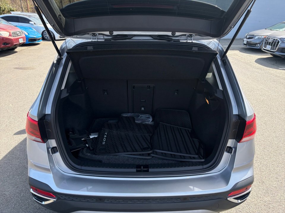 Used 2022 Volkswagen Taos SEL image 15