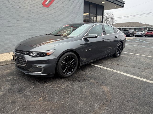 Used 2017 Chevrolet Malibu Hybrid w/ Leather Package image 2