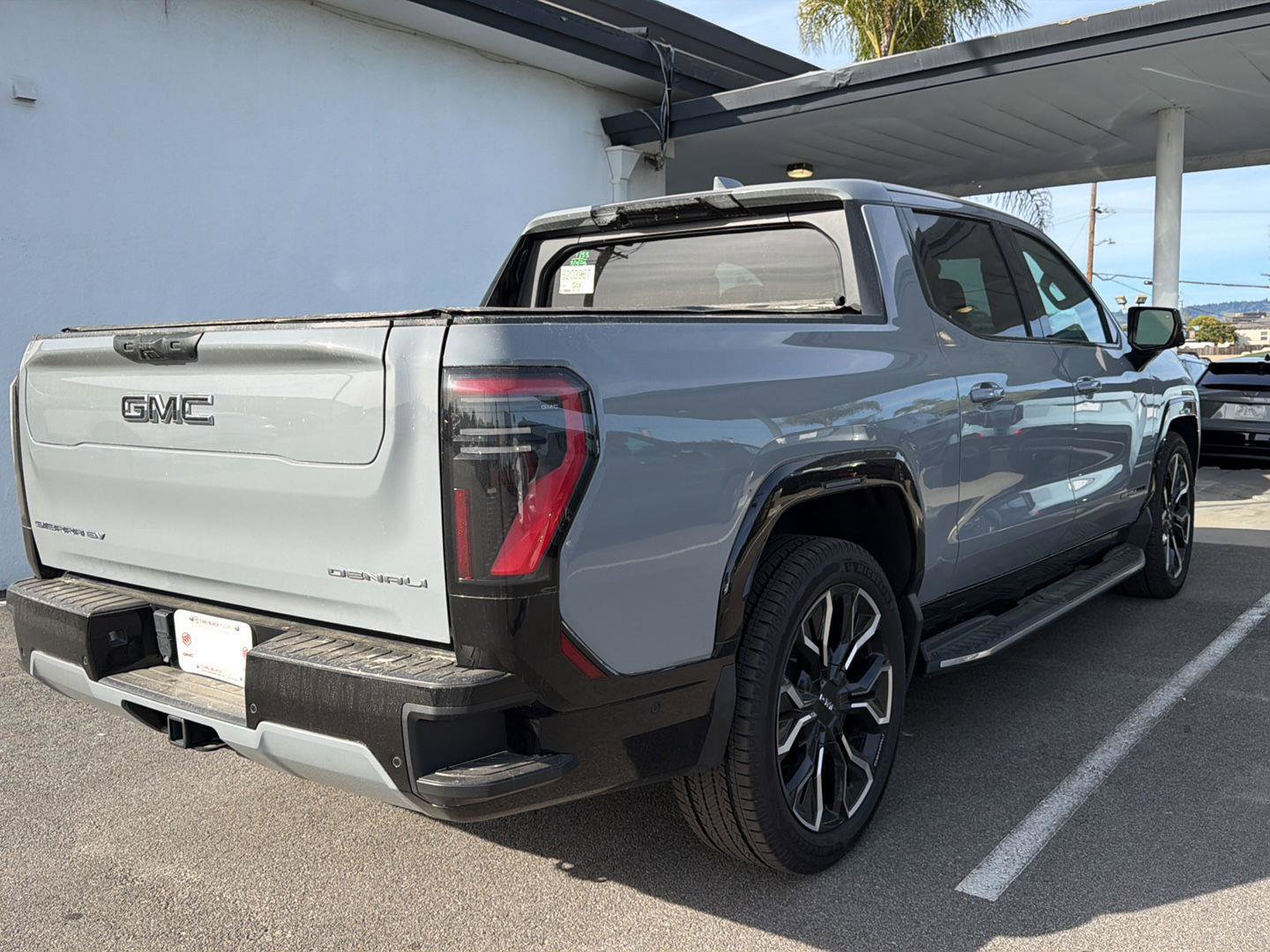 Used 2024 GMC Sierra EV Denali AWD/4WD image 3