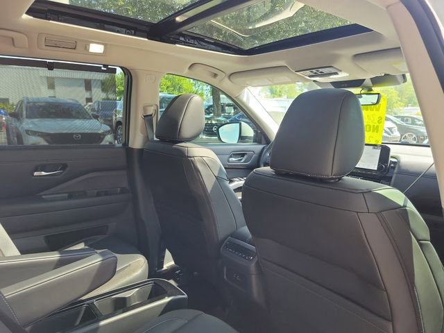 Used 2024 Nissan Pathfinder SL w/ SL Premium Package FWD image 27