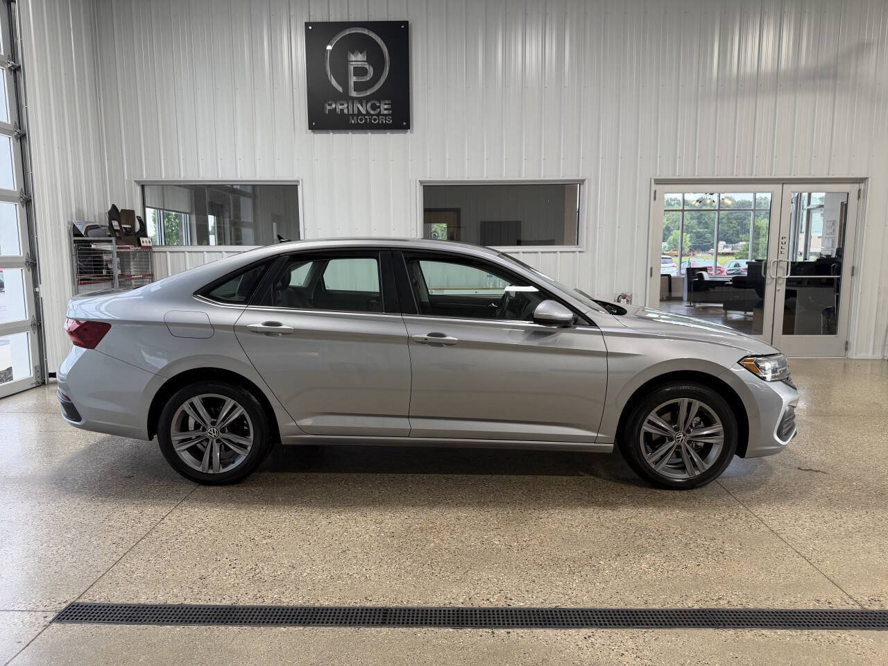 Used 2022 Volkswagen Jetta SE FWD image 5