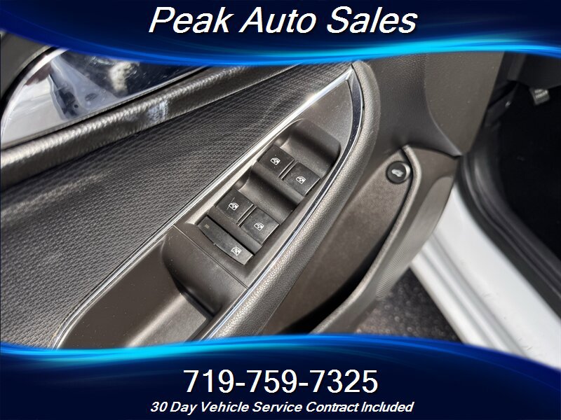 Used 2017 Chevrolet Cruze LT FWD image 12
