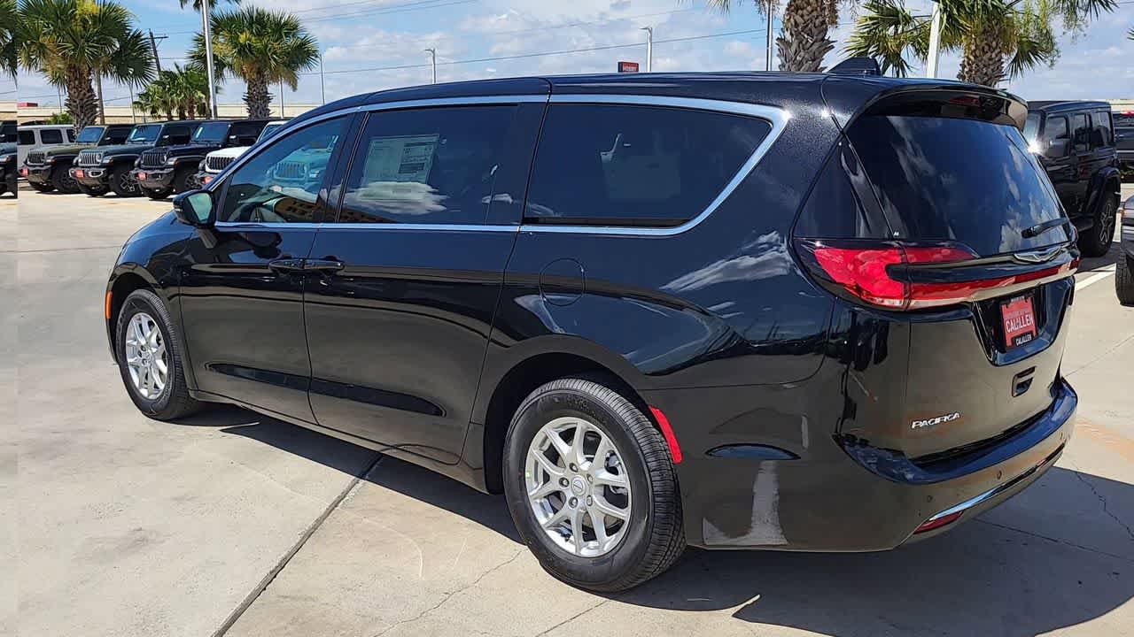 New 2026 Chrysler Pacifica Select FWD image 6