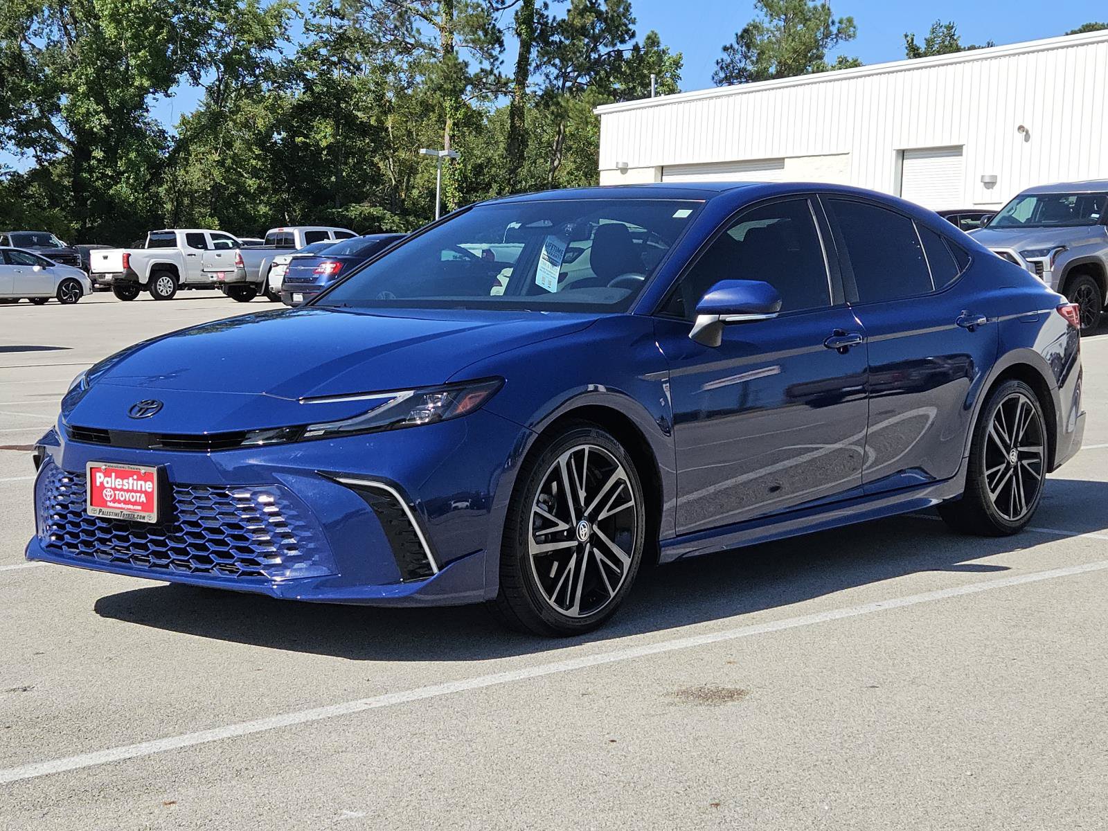 Used 2025 Toyota Camry XSE FWD image 3