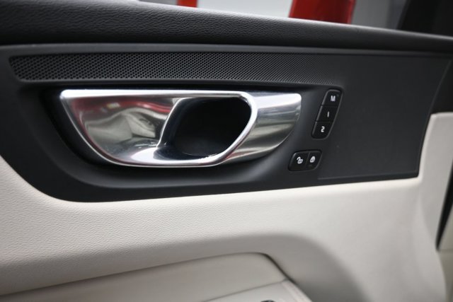 Used 2023 Volvo XC60 B5 Core w/ Climate Package FWD image 21