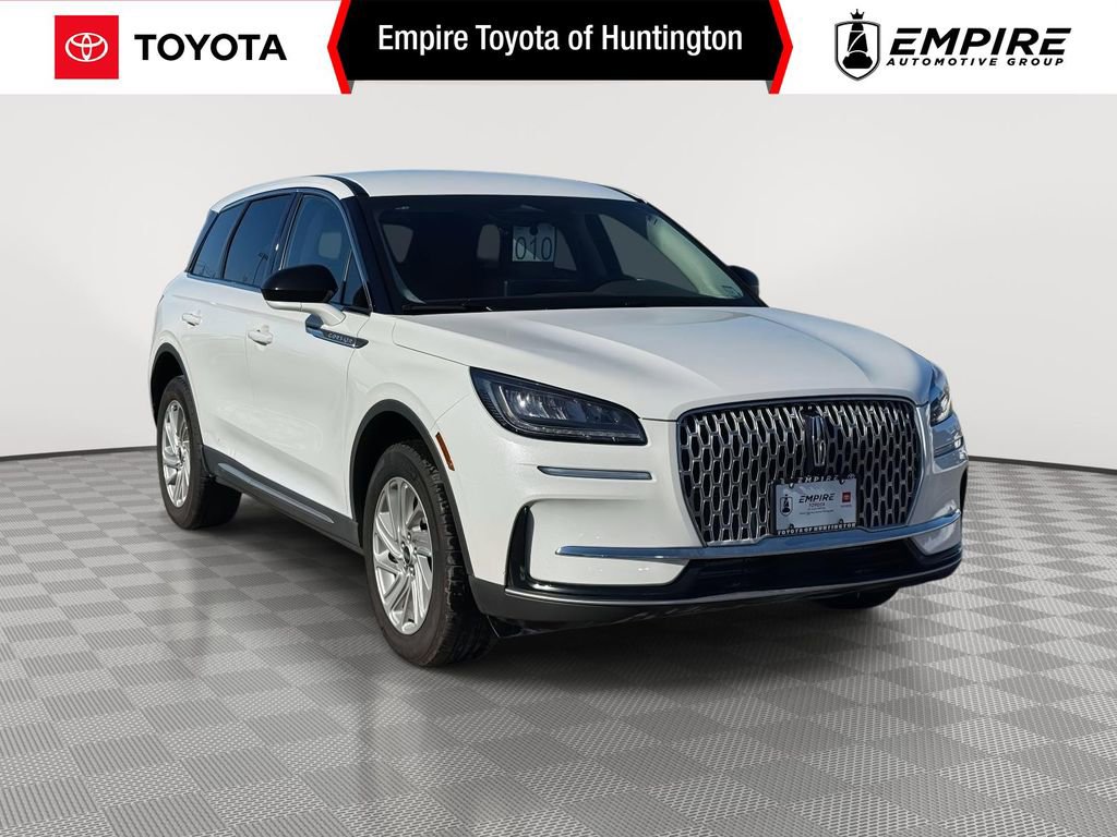 Used 2023 Lincoln Corsair AWD w/ Rear Removable Package Tray image 1