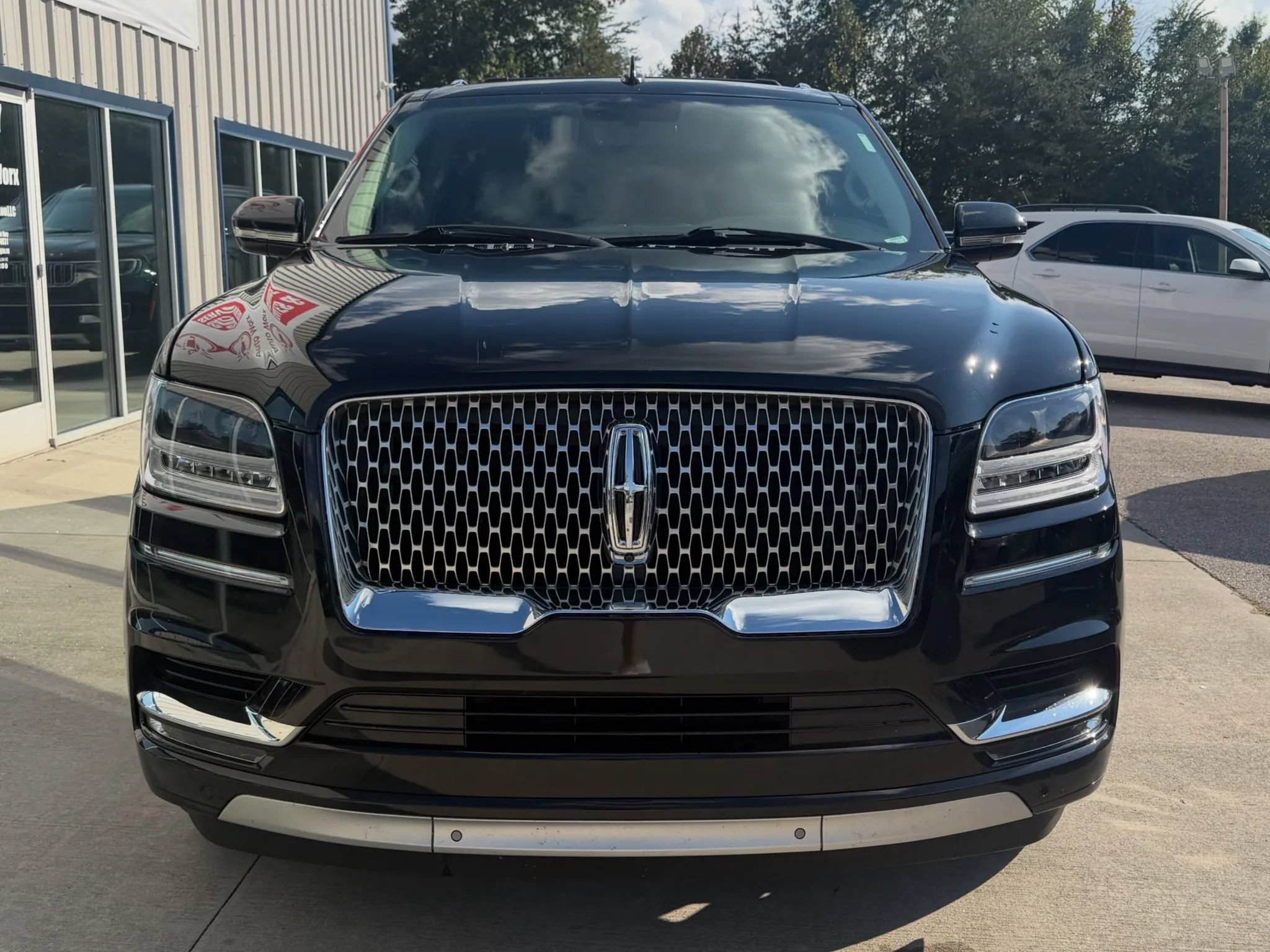 Used 2018 Lincoln Navigator L Select w/ Cargo Package AWD/4WD image 3
