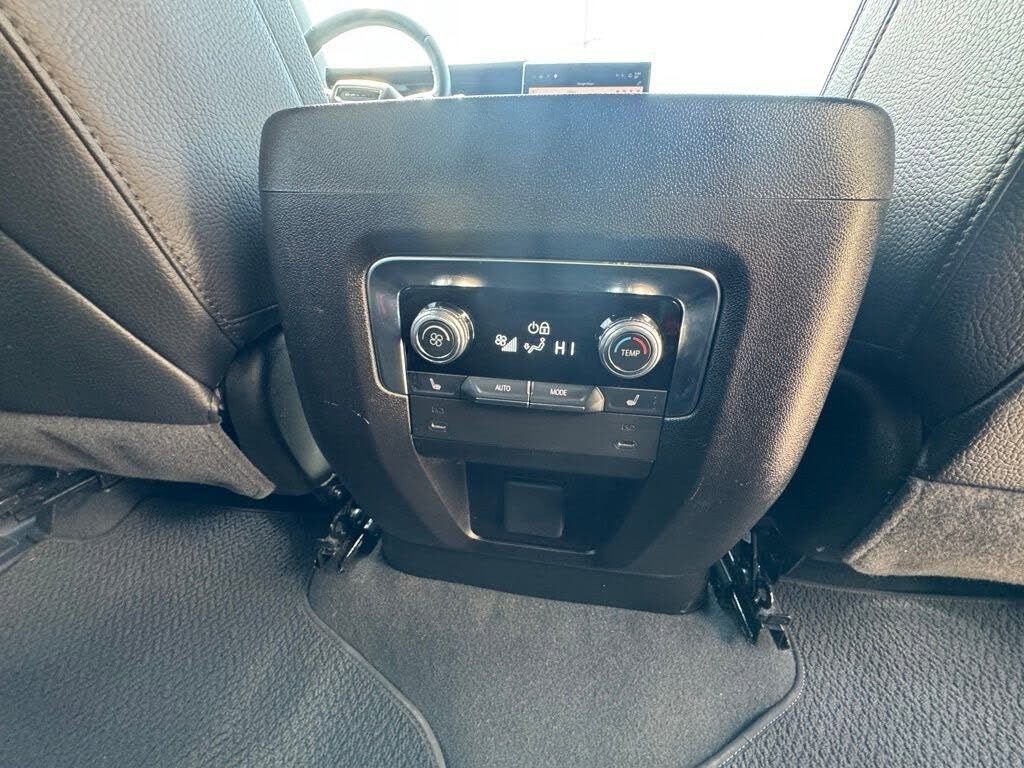 Used 2025 GMC Yukon Denali w/ Sun & Power Step Package image 47