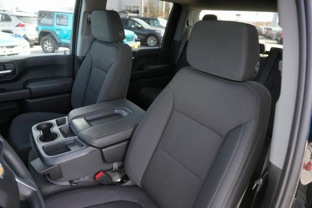 Used 2023 Chevrolet Silverado 2500 Custom w/ Custom Value Package image 10