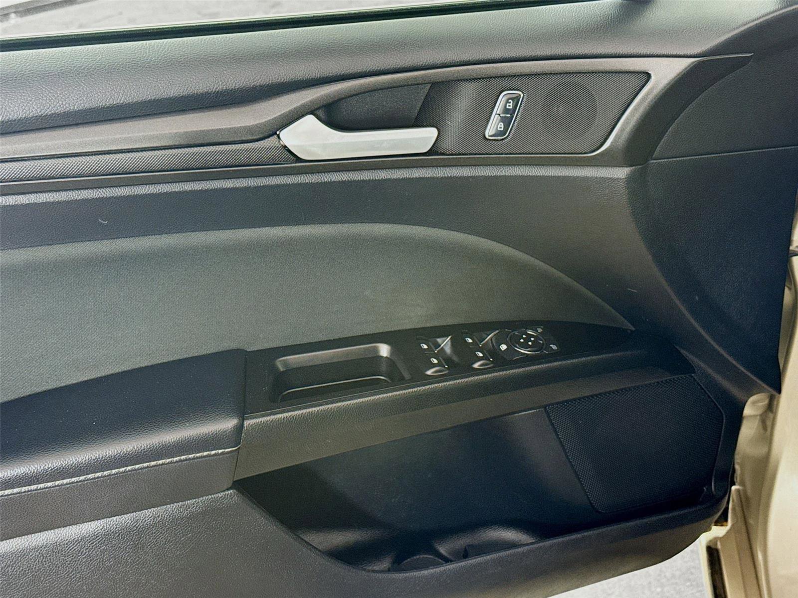 Used 2018 Ford Fusion SE w/ Equipment Group 201A image 17