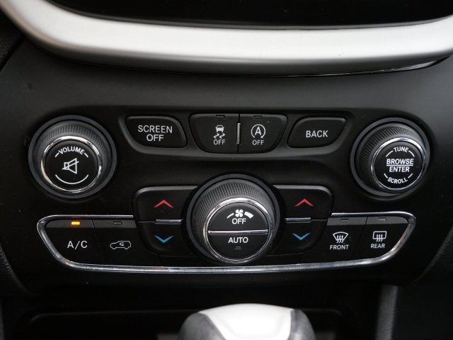 Used 2018 Jeep Cherokee Overland w/ Heavy Duty Protection Group AWD/4WD image 23