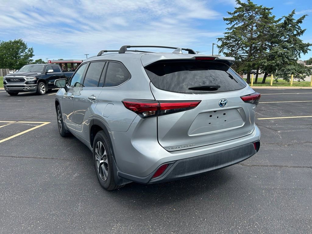 Used 2021 Toyota Highlander XLE FWD image 5