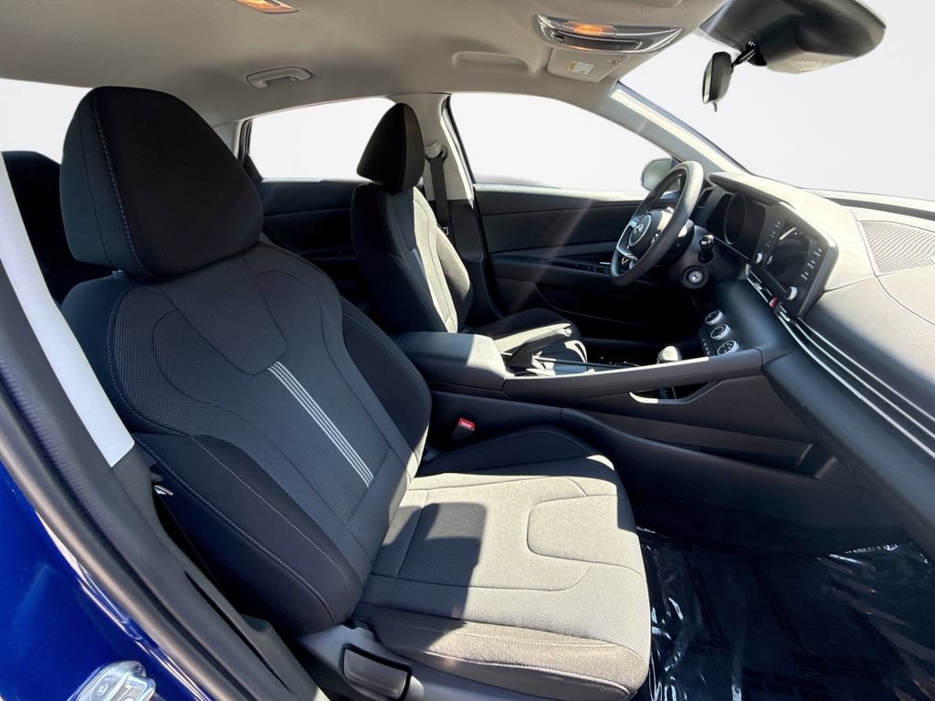 Used 2023 Hyundai Elantra SE w/ Cargo Package FWD image 25