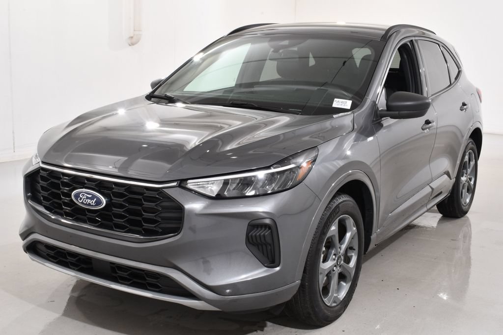 Used 2023 Ford Escape ST-Line w/ Tech Pack #1 AWD/4WD image 2