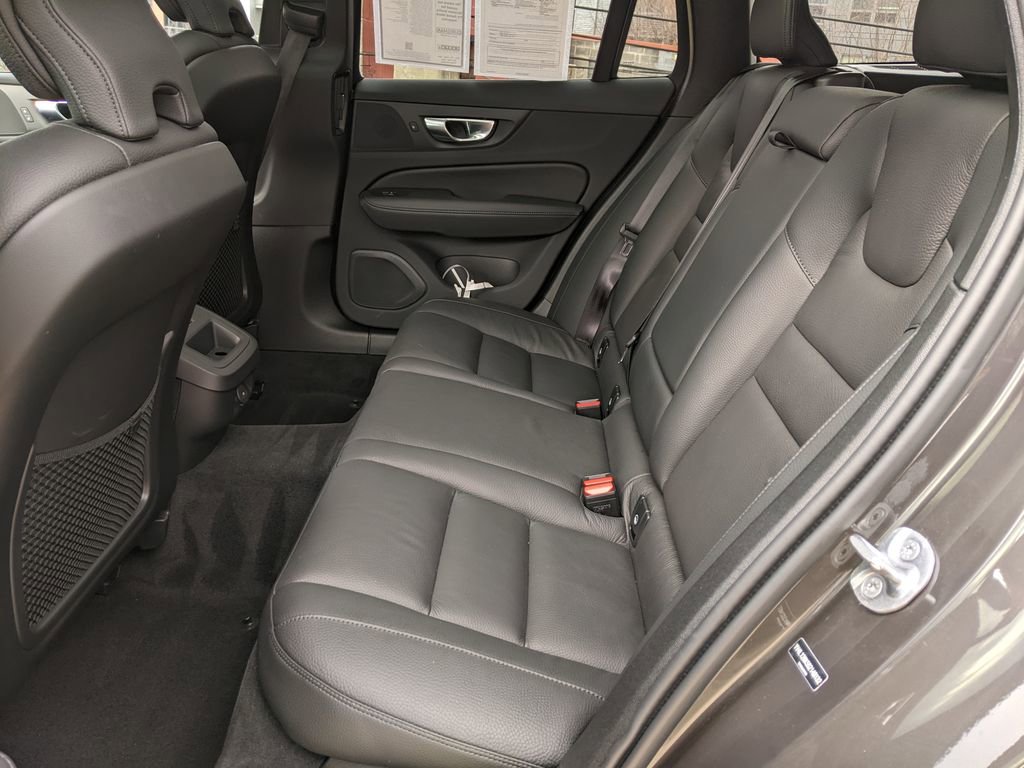 Certified 2025 Volvo V60 B5 Cross Country Plus image 23