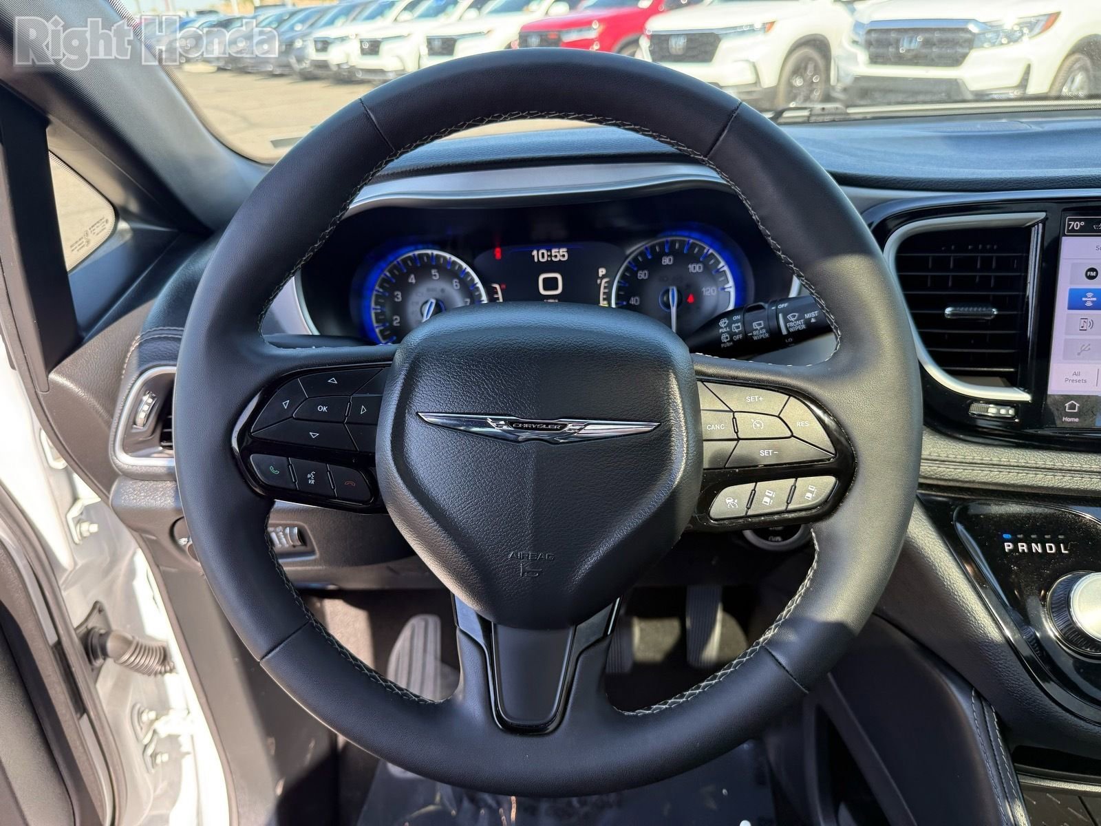 Used 2025 Chrysler Pacifica Limited image 15