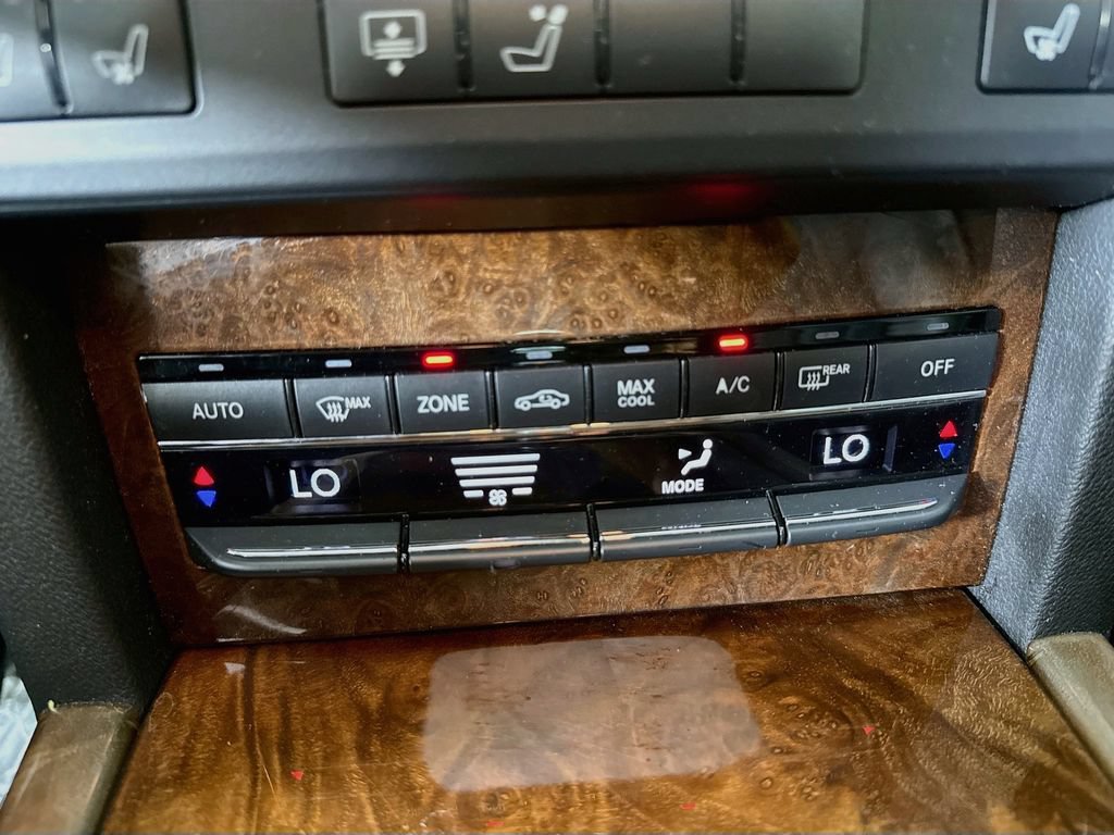 Used 2010 Mercedes-Benz E 550 Sedan image 16