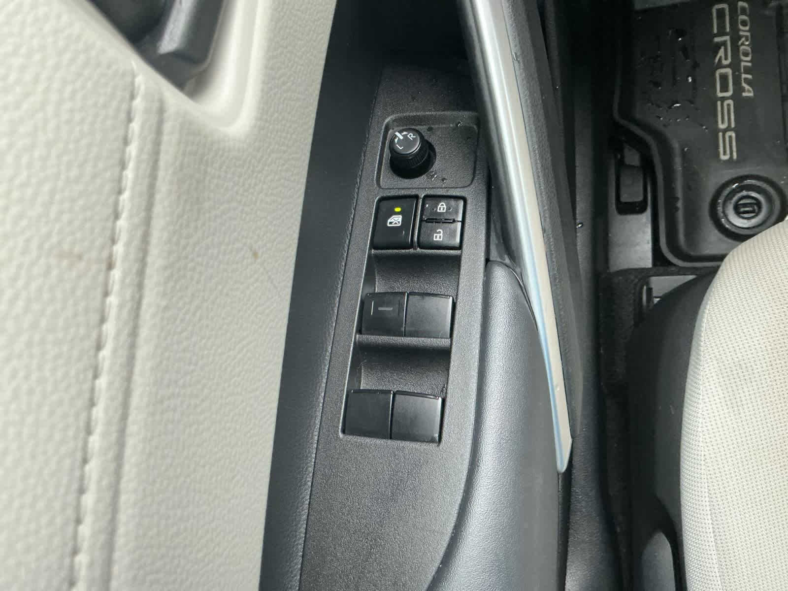 Used 2022 Toyota Corolla Cross L FWD image 19