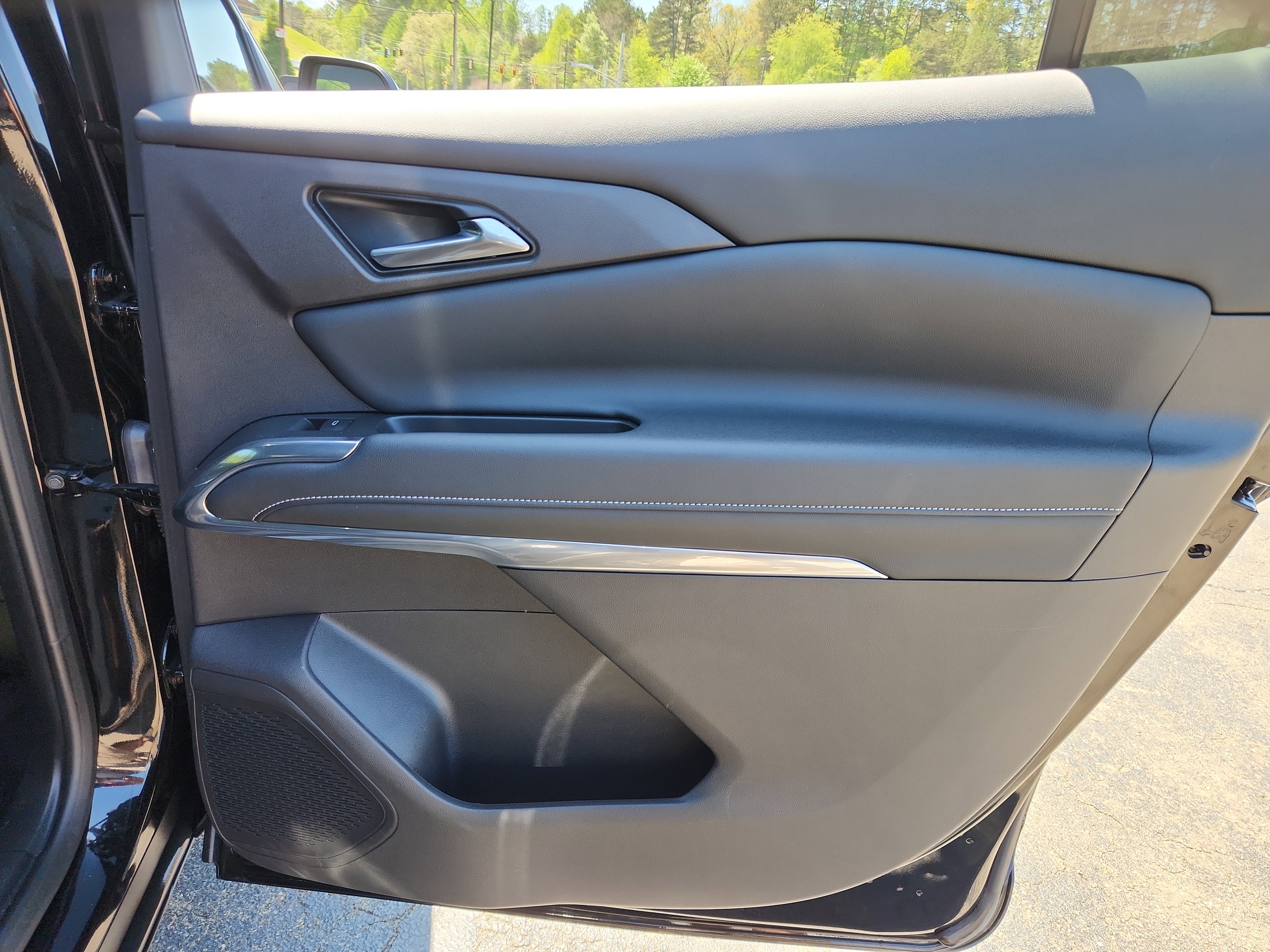 Used 2025 Chevrolet Traverse LT image 35