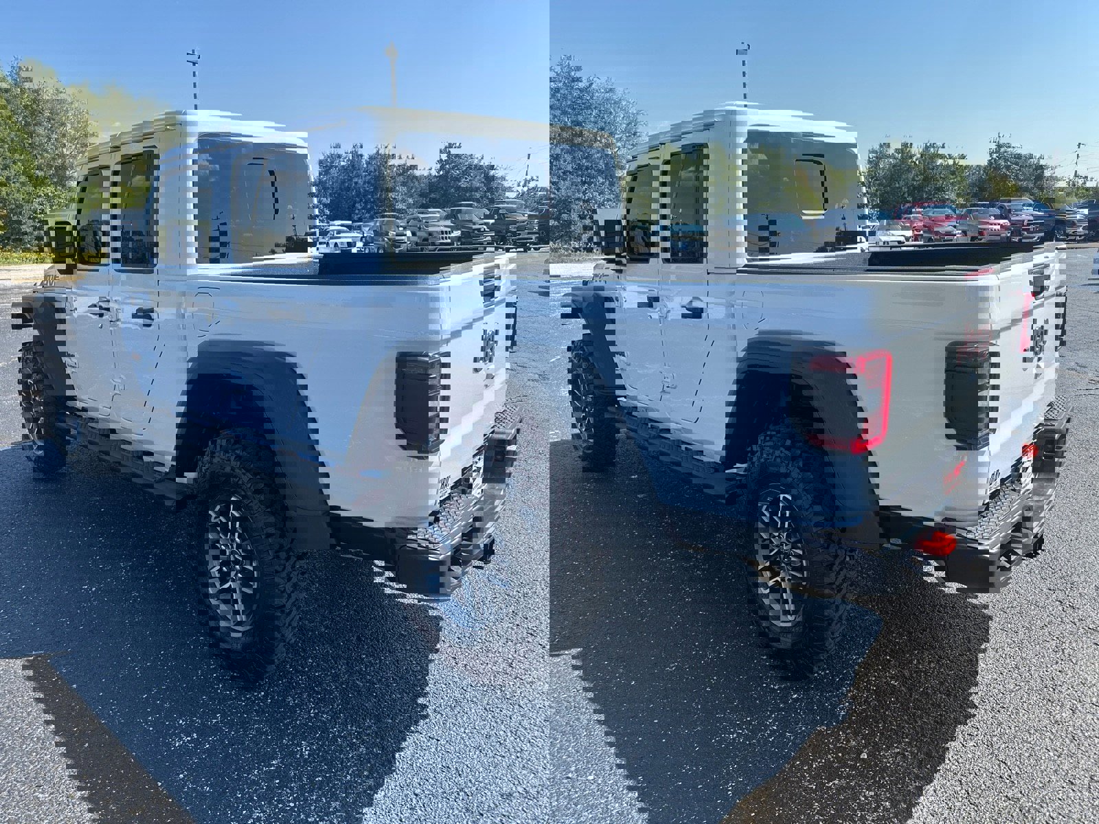 Used 2025 Jeep Gladiator Mojave w/ Convenience Group image 8