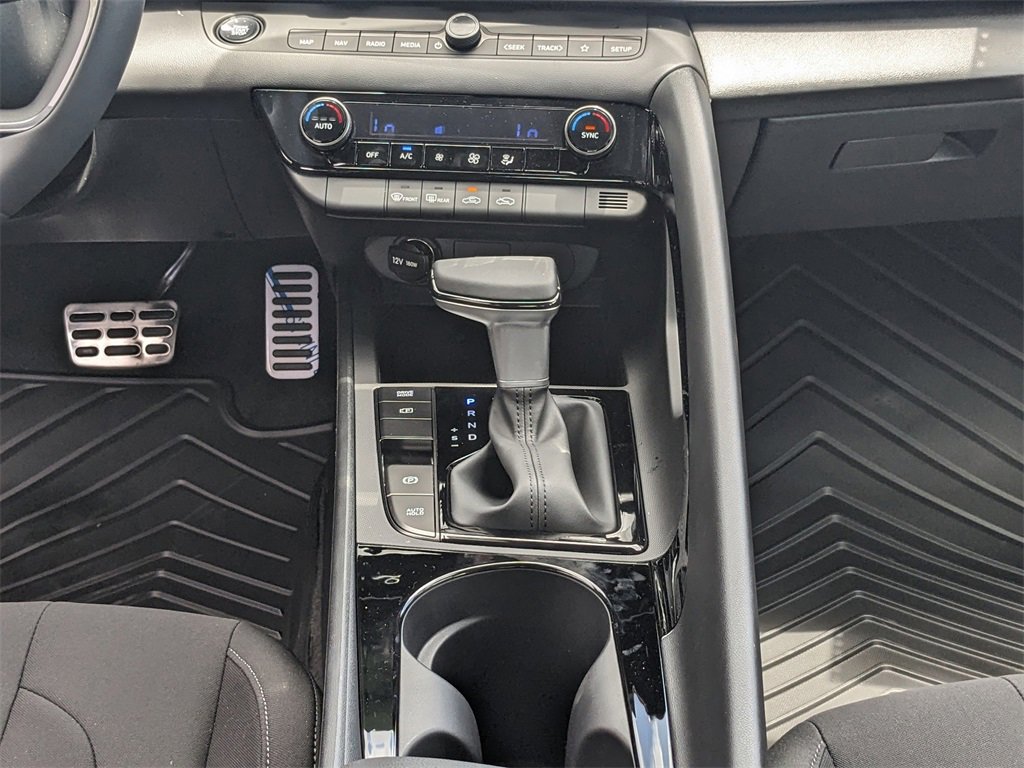 New 2025 Hyundai Elantra SEL image 18