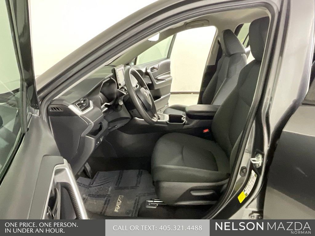Used 2022 Toyota RAV4 LE image 12