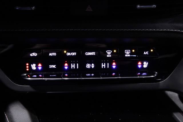 Used 2022 Buick Envision Avenir w/ Technology Package II image 29