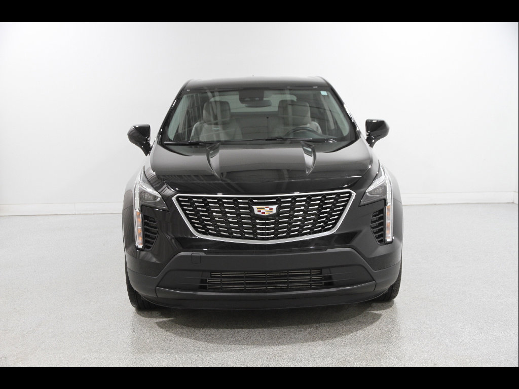 Used 2023 Cadillac XT4 Luxury w/ Cold Weather Package image 2