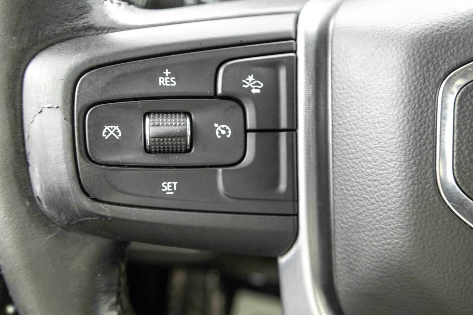 Used 2021 GMC Yukon XL SLT image 19