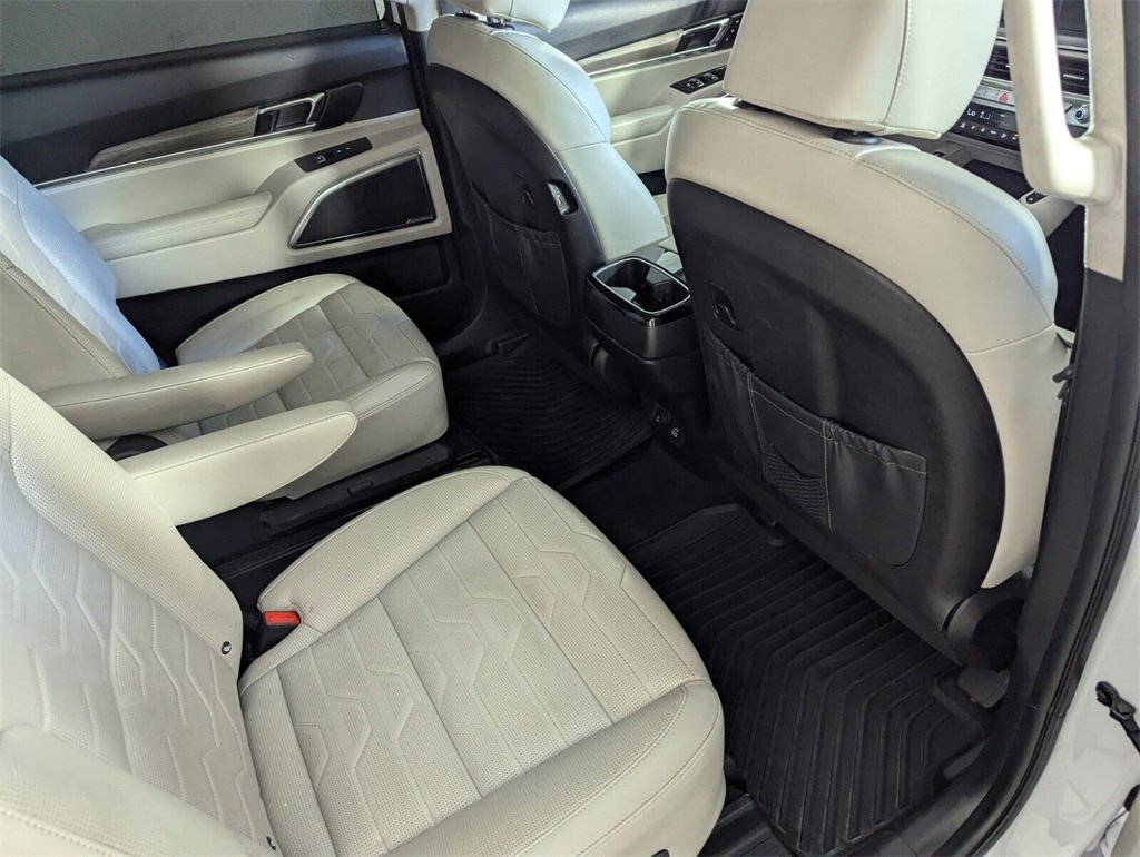 Used 2022 Kia Telluride SX w/ SX Prestige Package image 35