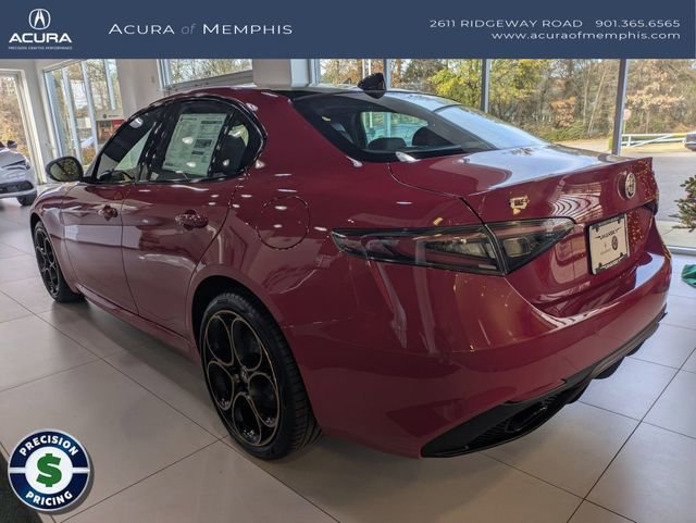 Used 2025 Alfa Romeo Giulia AWD w/ Driving Assist Package image 4