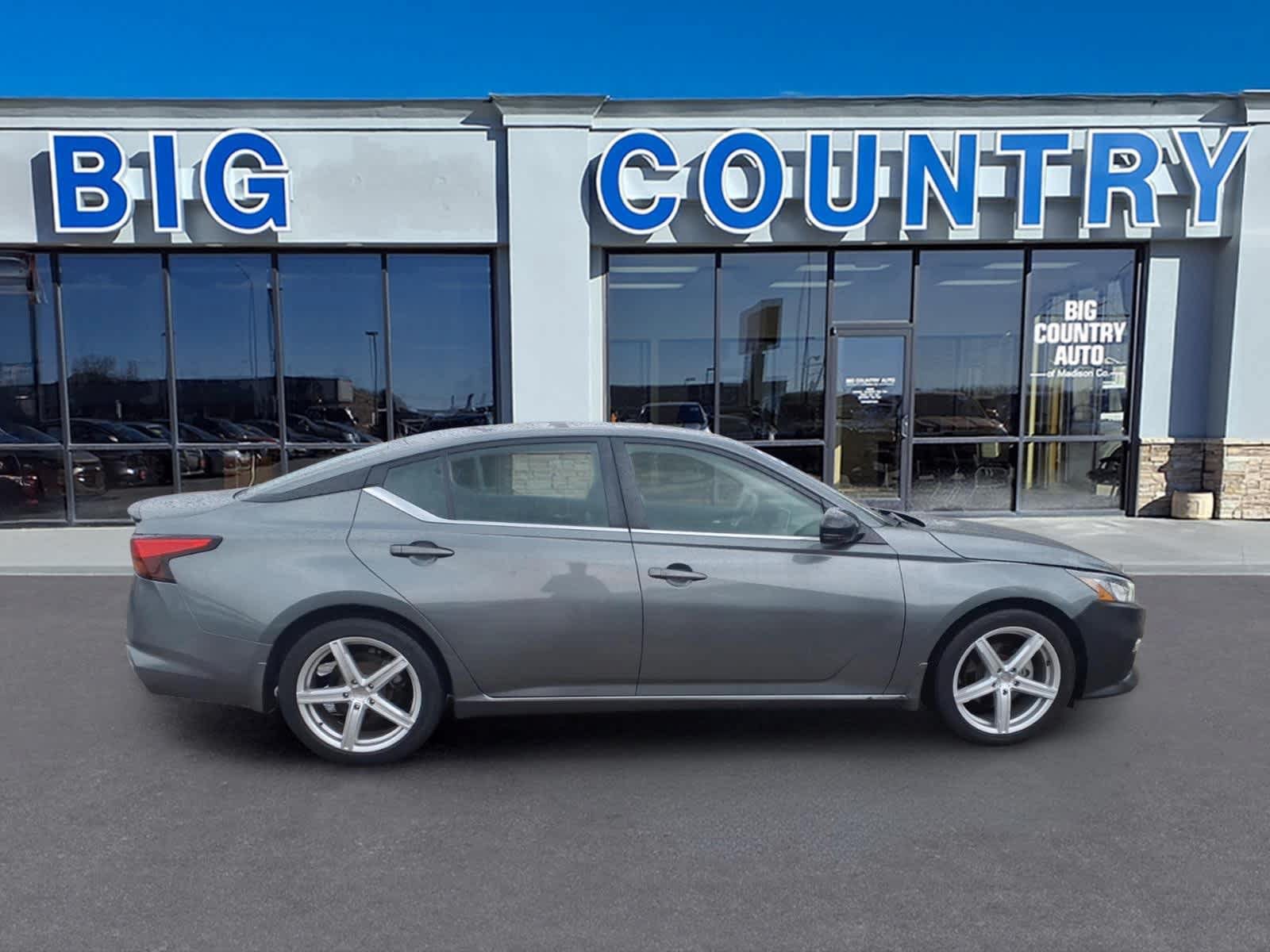 Used 2022 Nissan Altima 2.5 SR w/ Midnight Edition Package FWD image 4