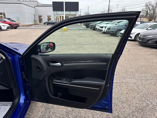 Used 2020 Chrysler 300 Touring w/ Sport Appearance Package image 11