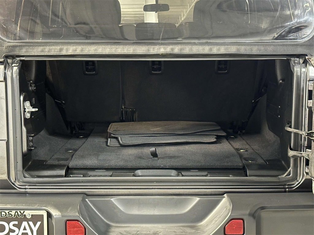 Used 2018 Jeep Wrangler Unlimited Sahara image 13