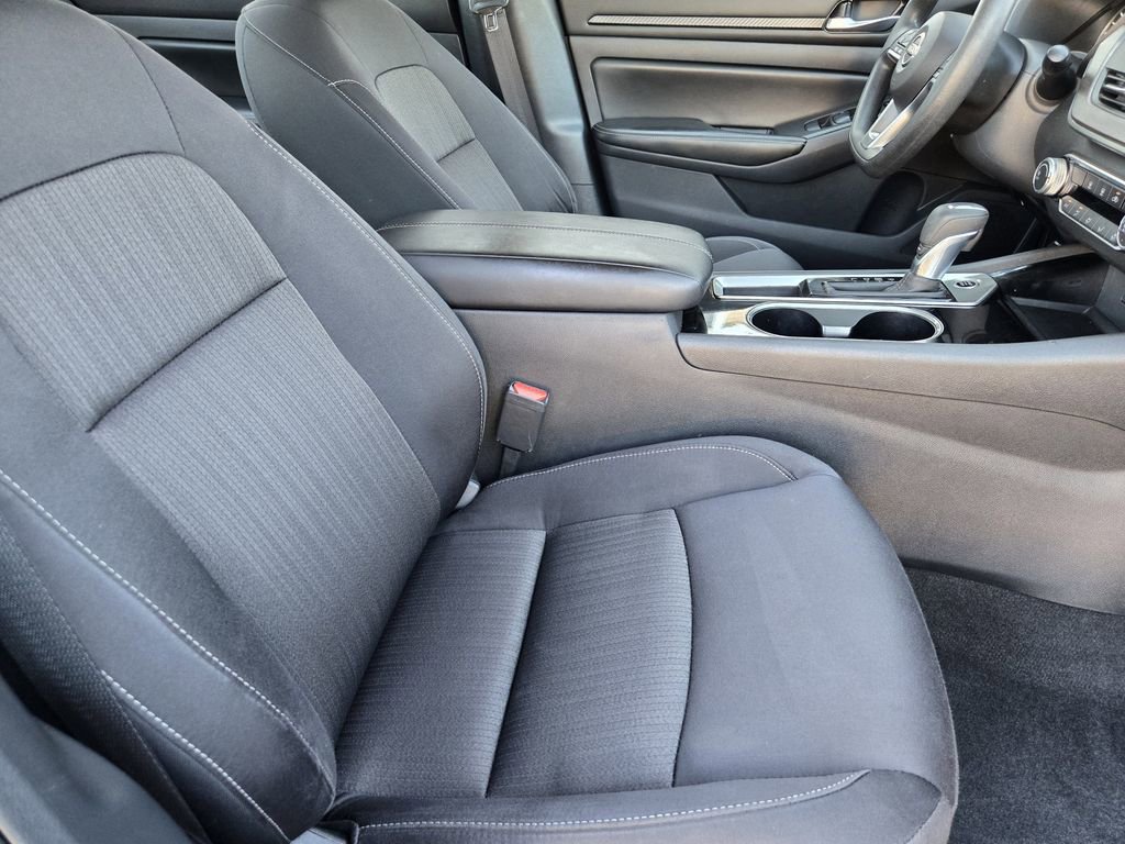 Used 2024 Nissan Altima 2.5 SV FWD image 9
