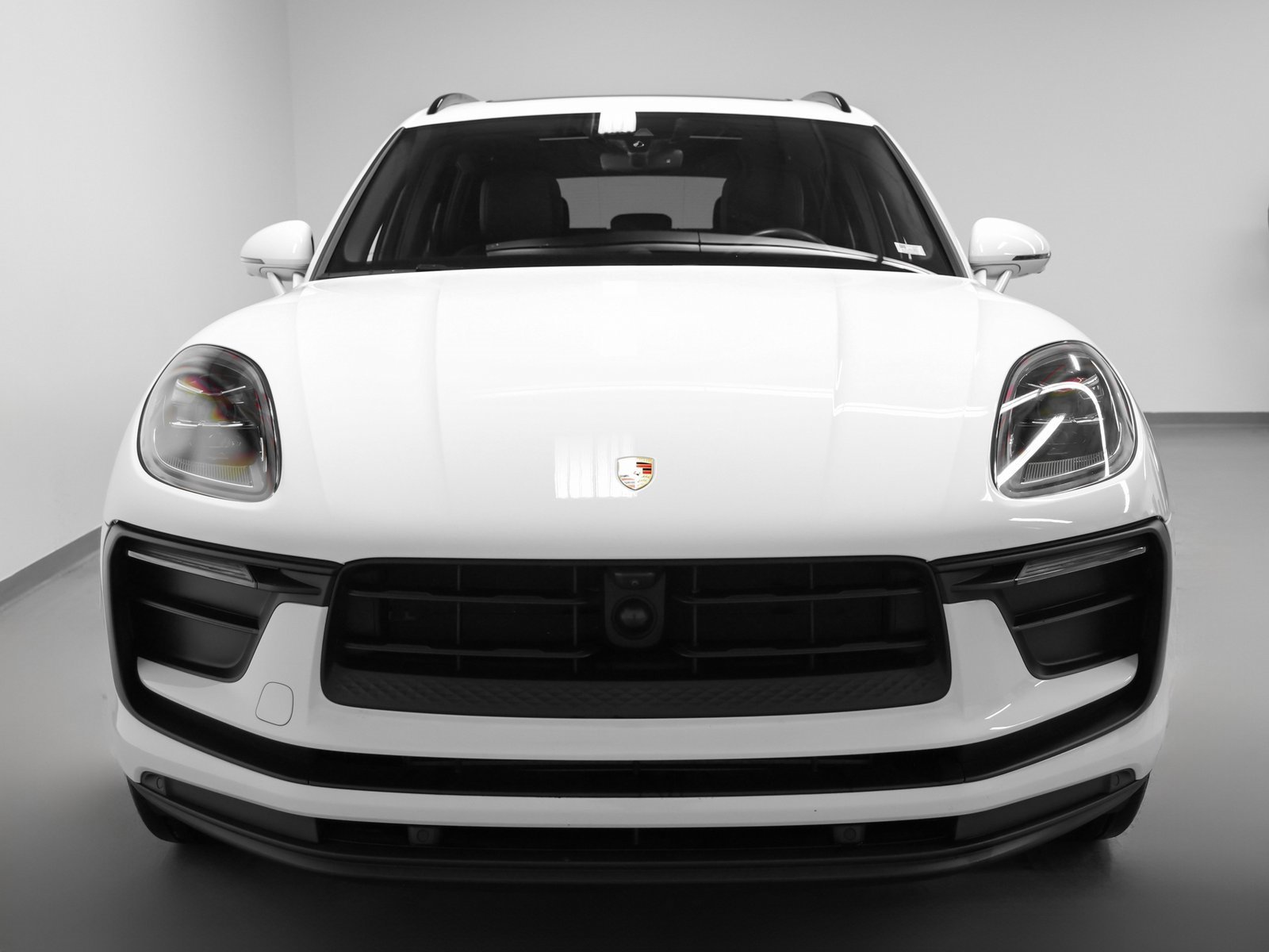 Used 2024 Porsche Macan image 8