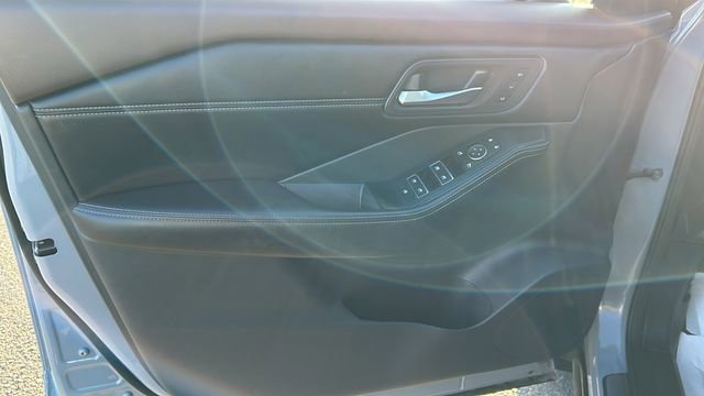 Used 2023 Nissan Rogue SL w/ SL Premium Package image 16