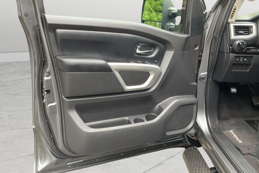 Used 2017 Nissan Titan SV RWD image 11