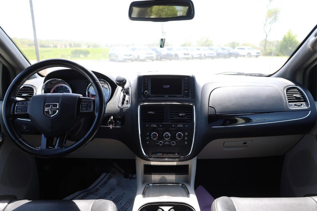 Used 2019 Dodge Grand Caravan SXT FWD image 14