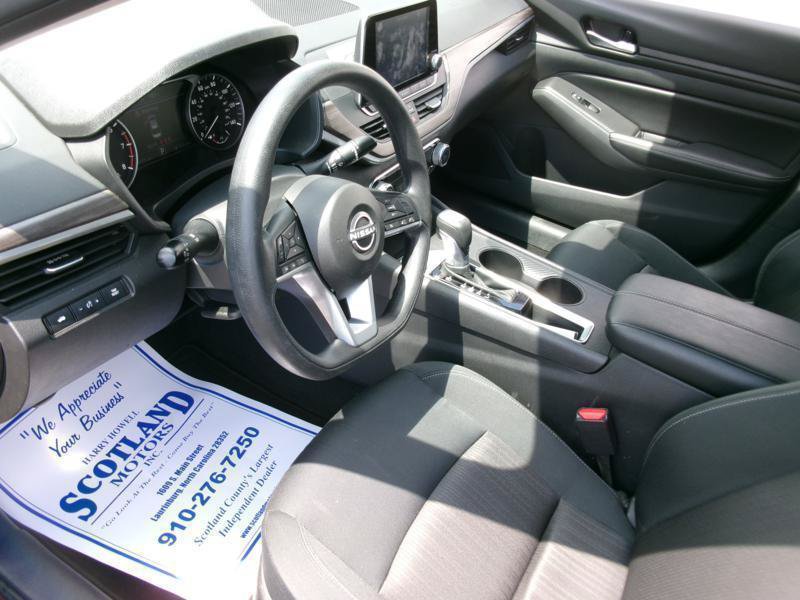 Used 2025 Nissan Altima 2.5 SV FWD image 12