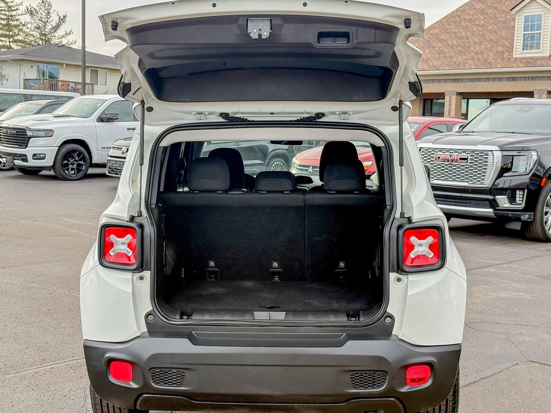 Used 2018 Jeep Renegade Latitude image 25