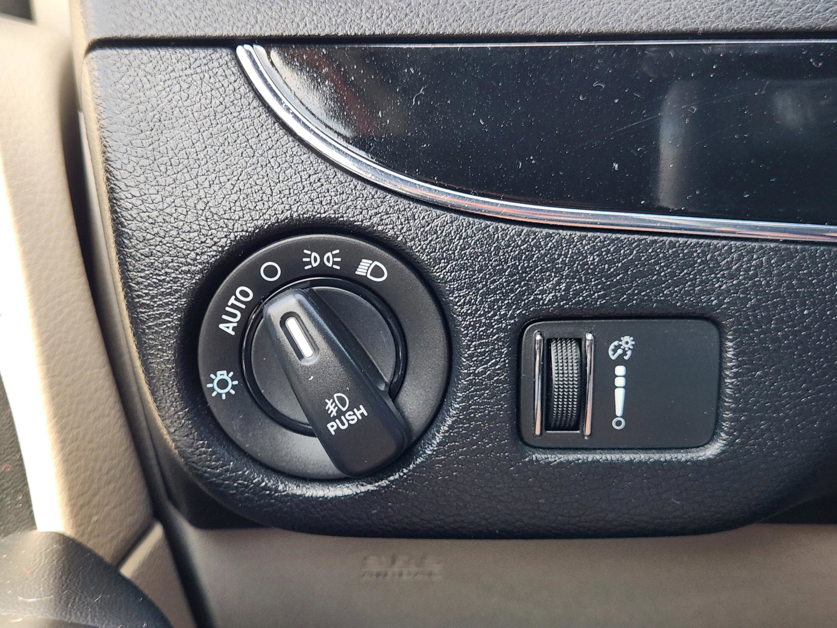 Used 2017 Dodge Grand Caravan SXT image 25