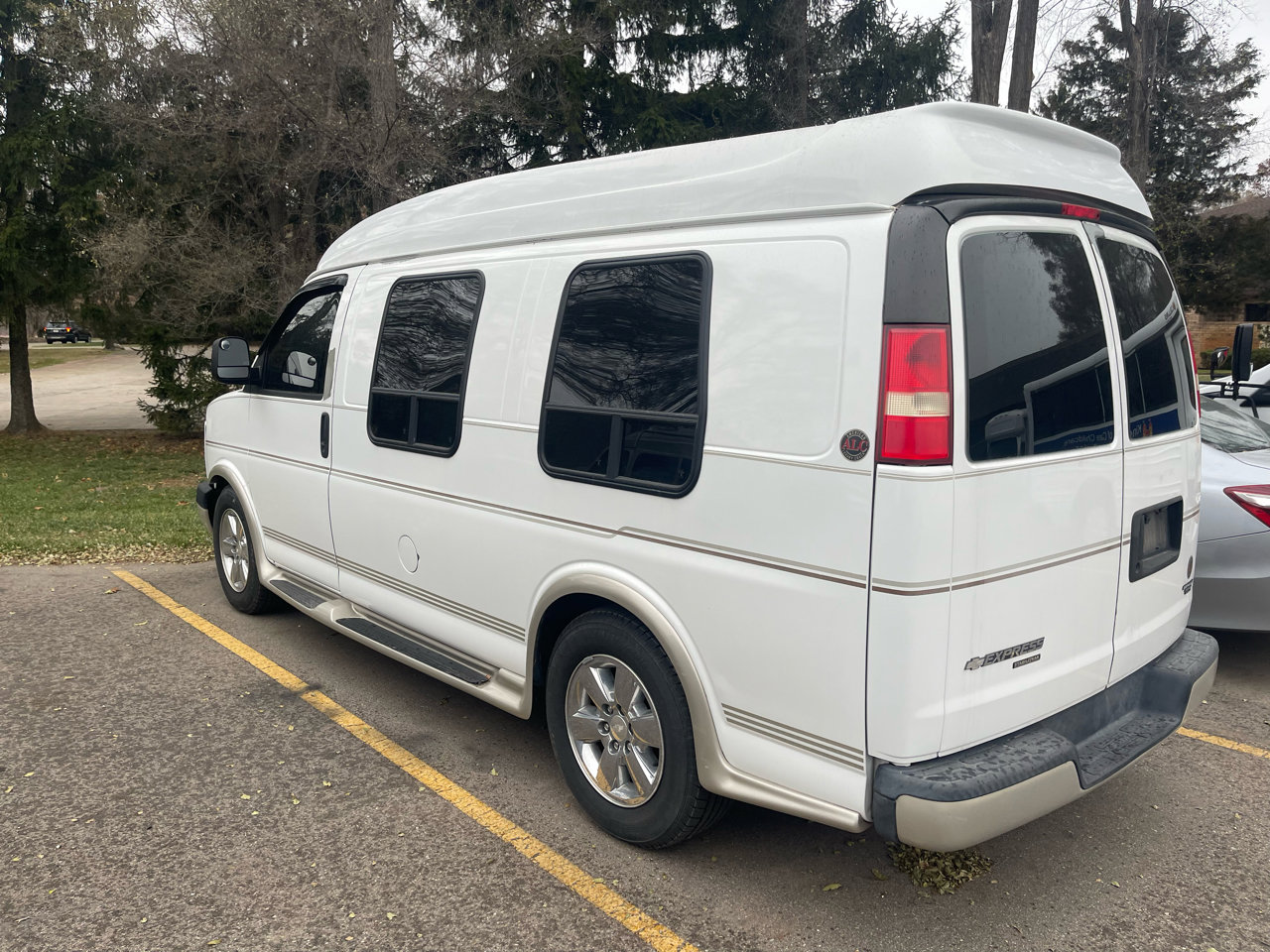 Used 2011 Chevrolet Express 1500 image 5