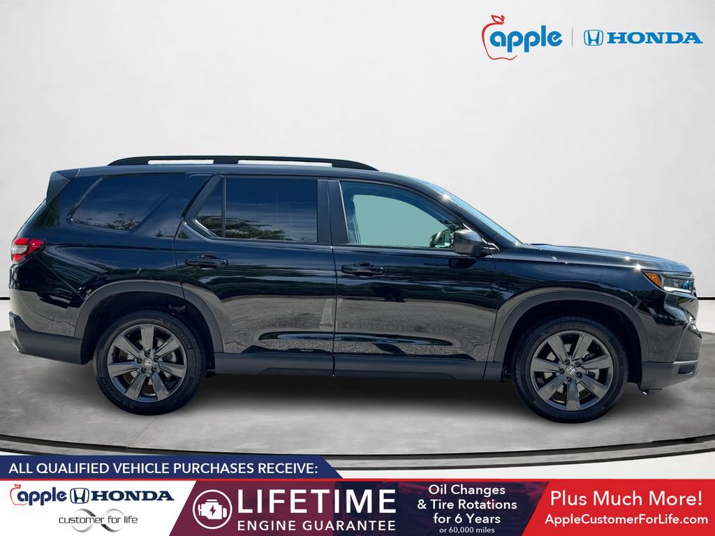 Used 2025 Honda Pilot Sport image 2