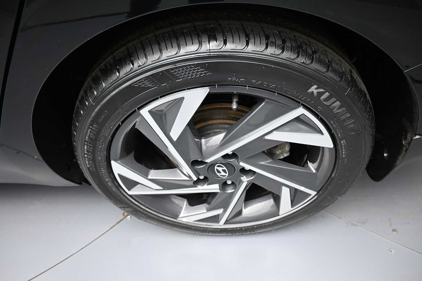 Certified 2024 Hyundai Elantra SEL w/ Convenience Package FWD image 16