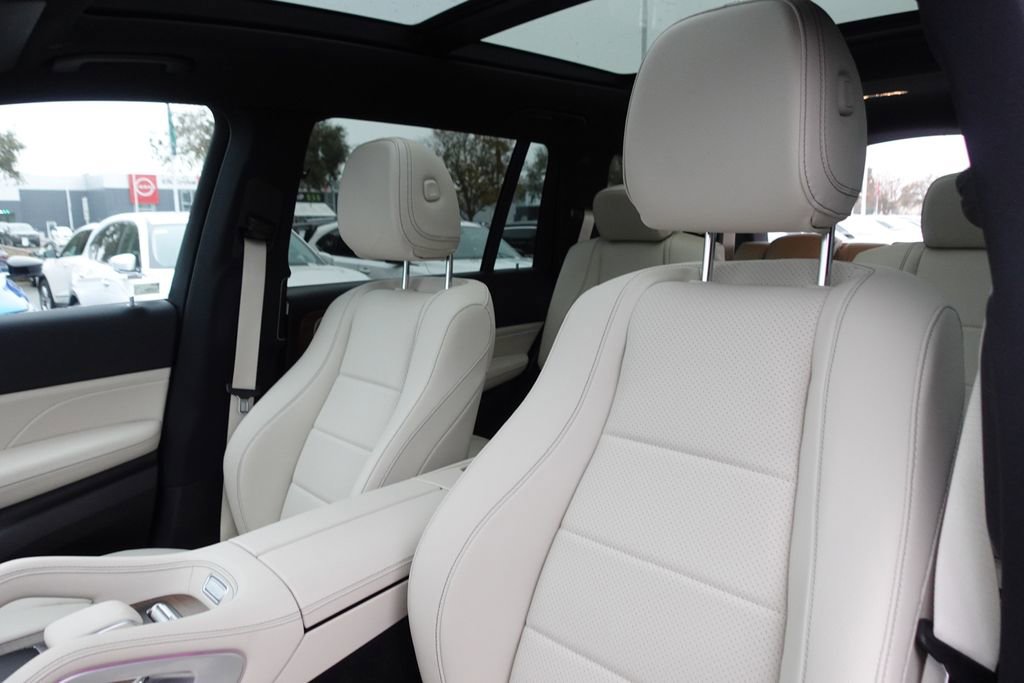 Used 2025 Mercedes-Benz GLS 450 4MATIC image 23