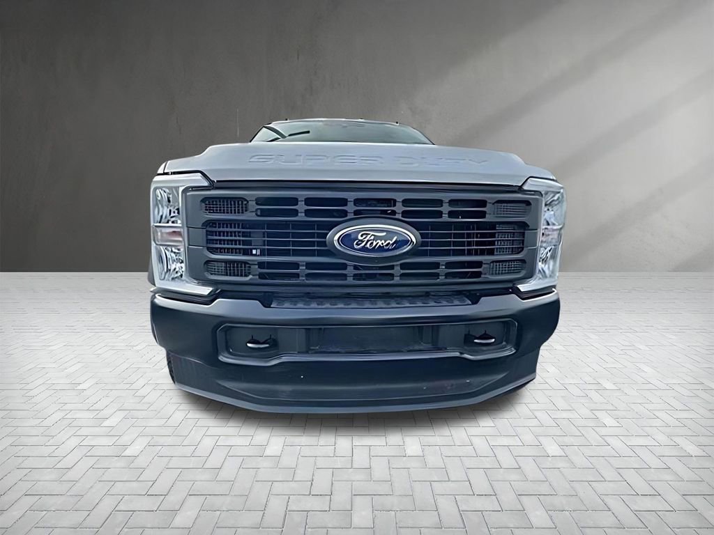 New 2025 Ford F550 XL image 2